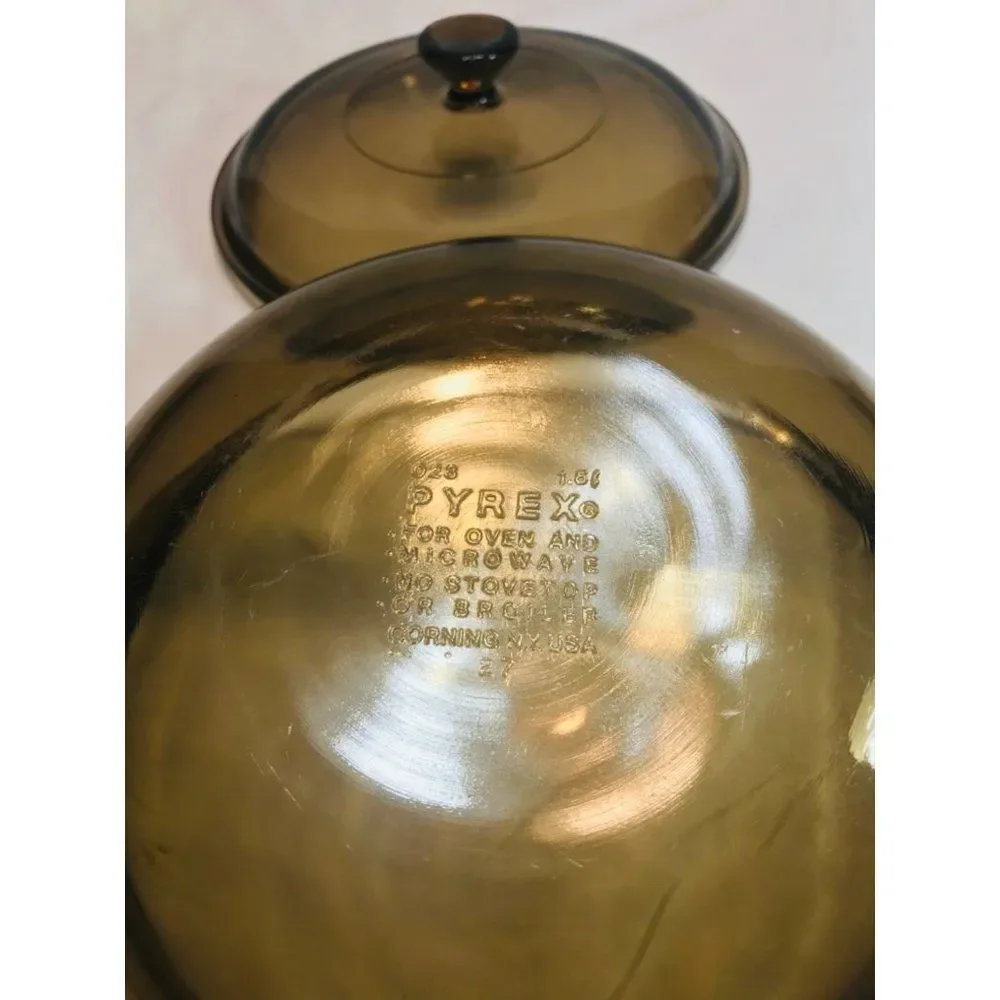 Vintage 1980’s Pyrex Visionware 023 1.5 qt. Amber covered dish with 623C lid.